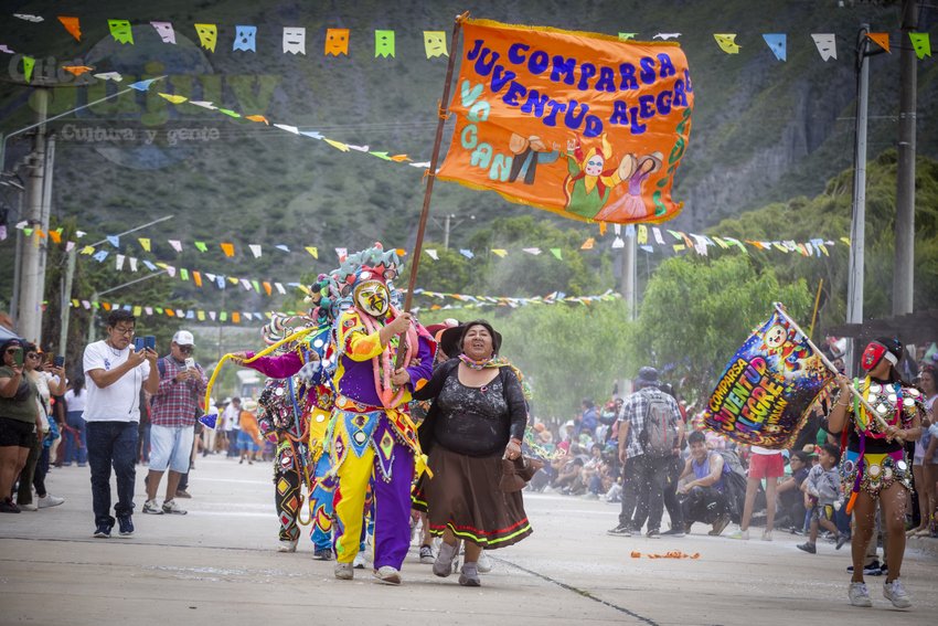 SE PRESENTÓ LA ESTACIÓN CARNAVAL EN VOLCÁN