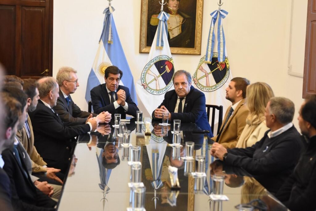 COOPERACIÓN EN MINERÍA: EL VICEGOBERNADOR ALBERTO BERNIS ACOMPAÑÓ LA RECEPCIÓN AL EMBAJADOR DE SUECIA