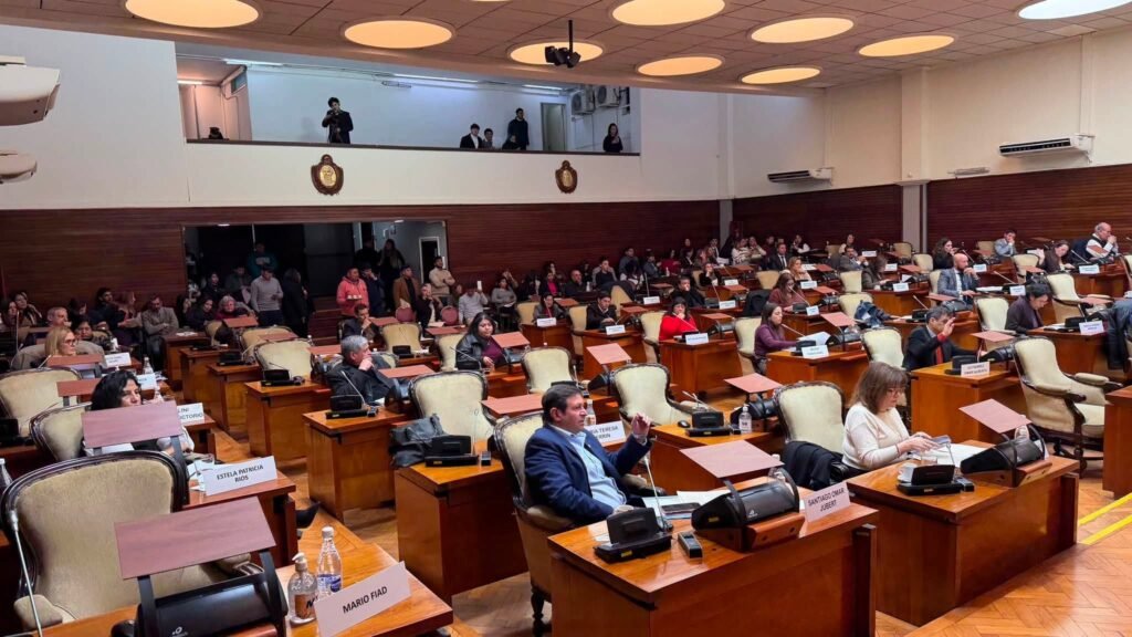 LA 7º SESIÓN ORDINARIA INCLUYÓ LA SANCIÓN DE LEYES SOBRE LA RUTA 9, LA ESTRELLA DE HUMAHUACA Y EL DÍA DEL TRABAJADOR DE LA CONSTRUCCIÓN